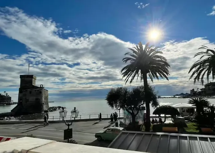 Apartmán Welcome Riviera, Casa Luigina Apartment, 90 Sqm, Sea View, 2 Bedroom, 1 Bathroom, Free Wifi, And, Depending On Availability, A Private Garage 800 Meters Away At 20,00 Euro Per Night *
